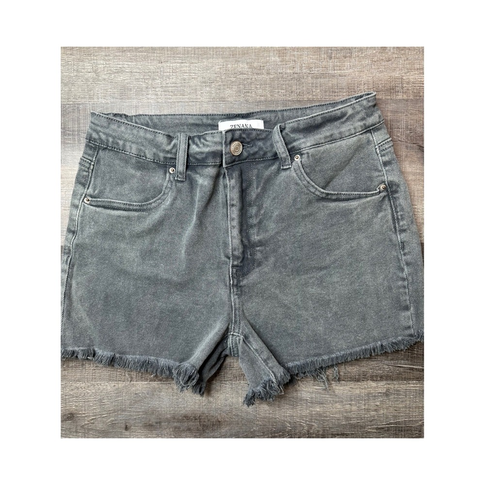 Zenana Women Grey High Waisted Frayed Hem Denim Shorts NWT Size M DMP-1841A